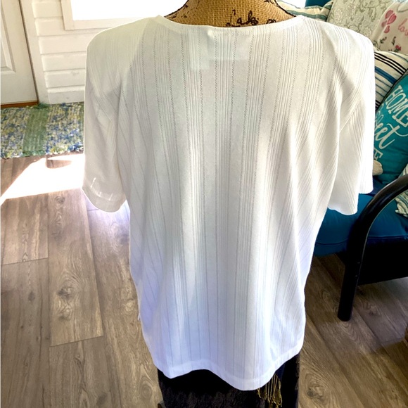 Beautiful top with seashell motif and lovely detailing with buttons & beads. - Picture 2 of 7